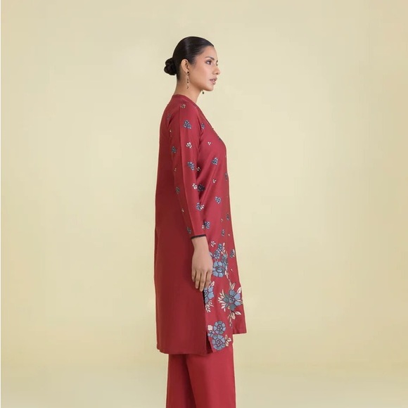 Pakistani kurta Sapphire embroidered - Picture 2 of 3